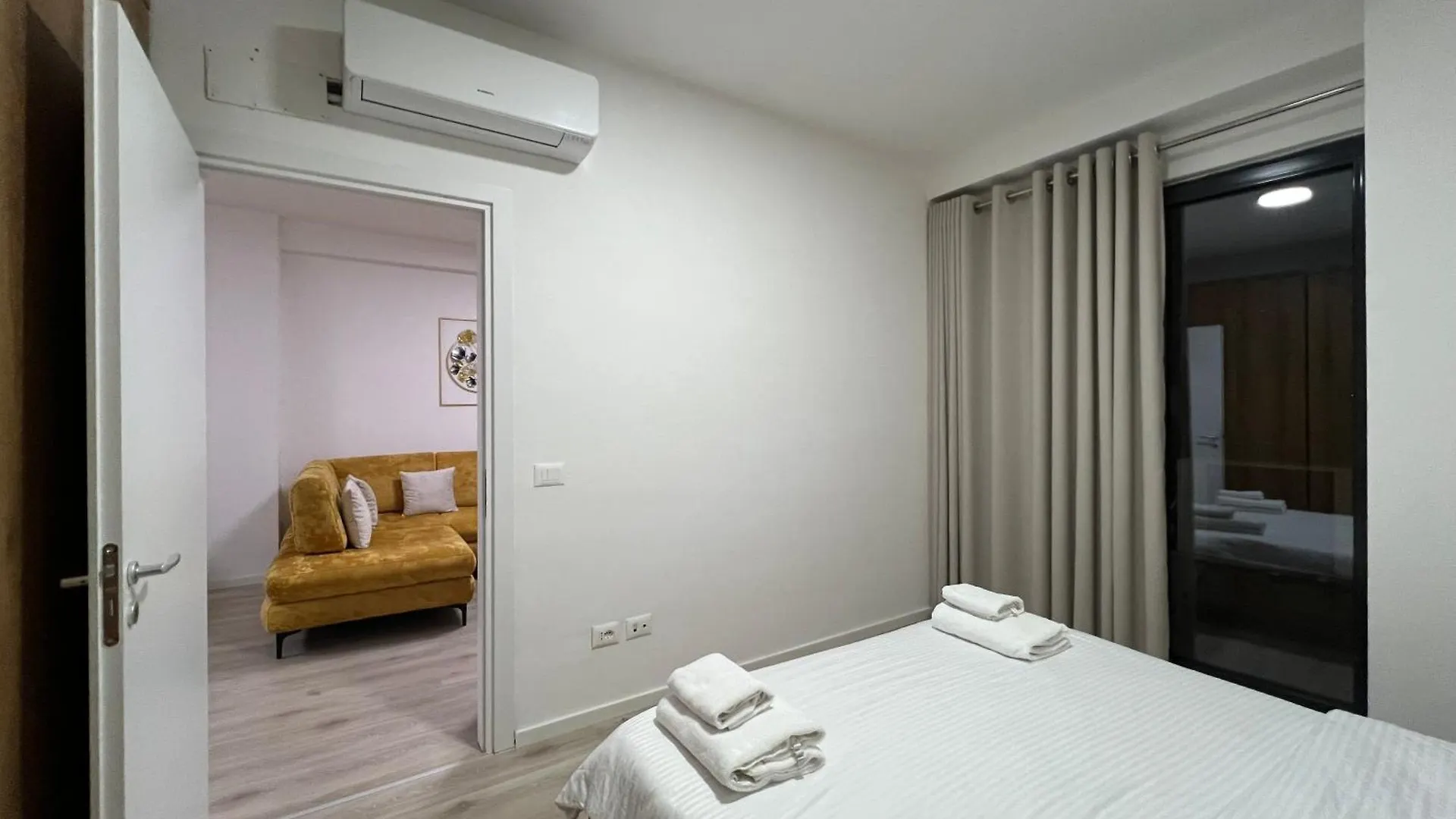 Dennys Apartments New Bazaar Delight Tirana