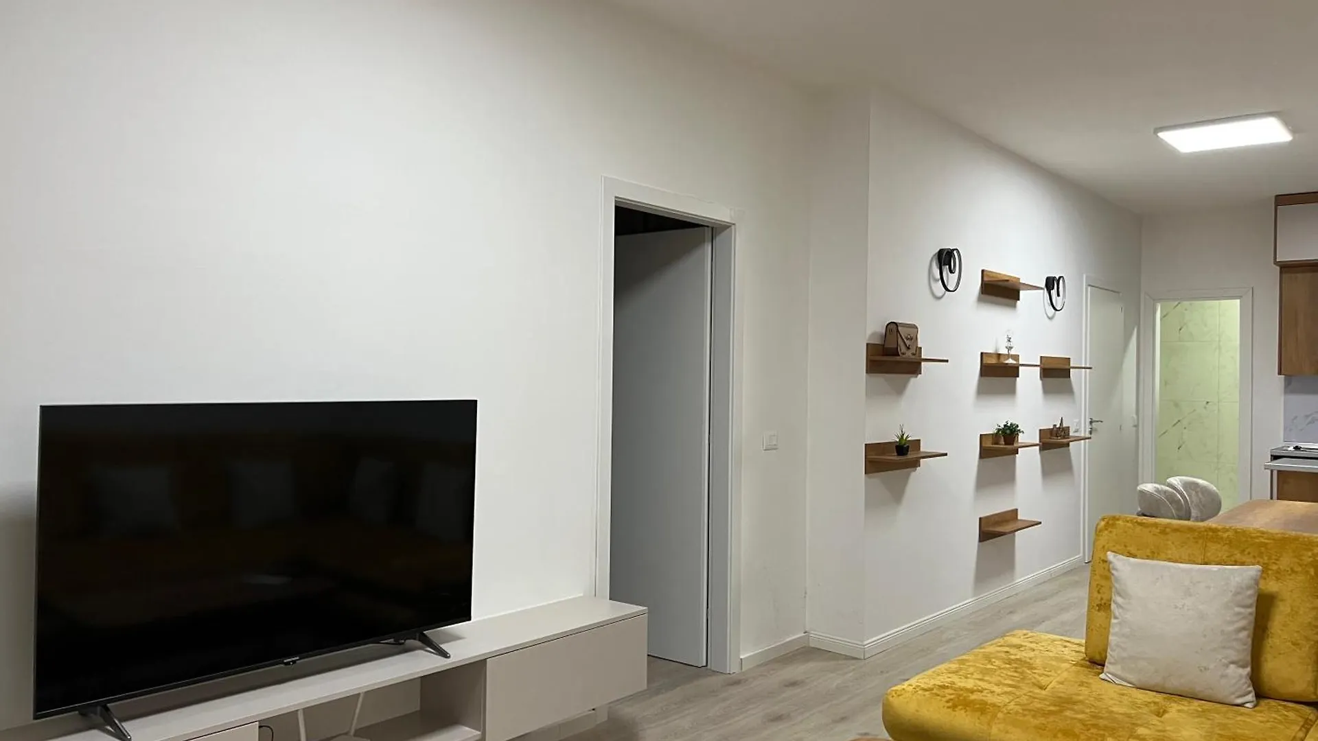 Dennys Apartments New Bazaar Delight Tirana